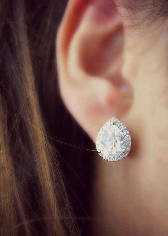 B. Aretes de novia ¿discretos o atrevidos?