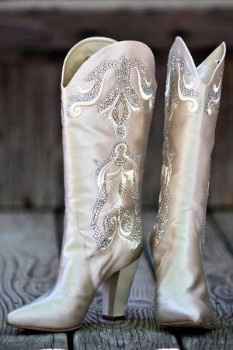 Duelo de botas vaqueras para novia ¡vota!