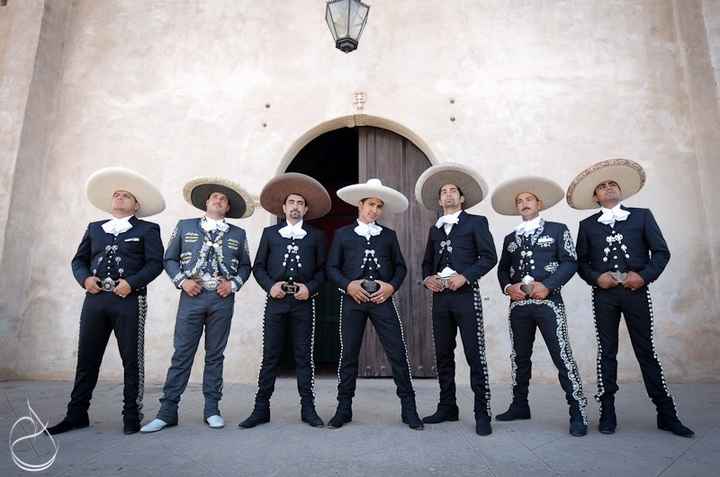 Bestmen vestidos de charro  ¿sí o no?