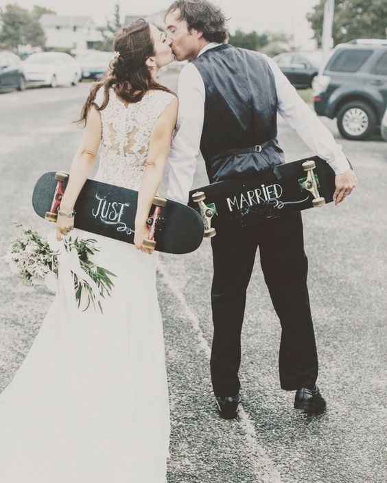 ¿Te atreverías a llegar en patineta a tu boda?