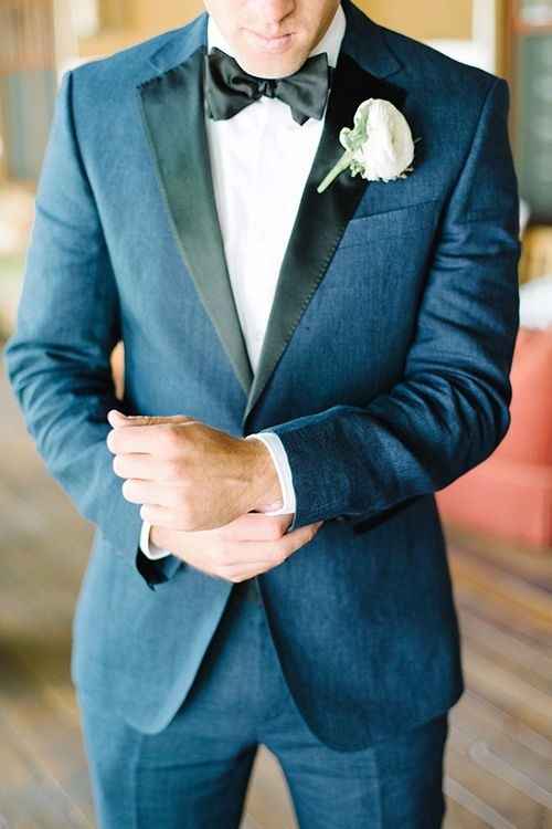 9 Boutonnieres para novios con traje azul