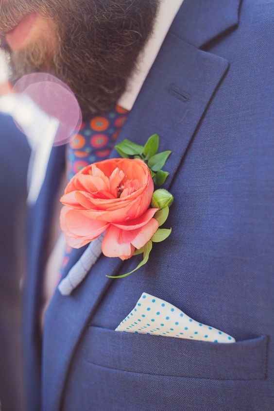 9 Boutonnieres para novios con traje azul