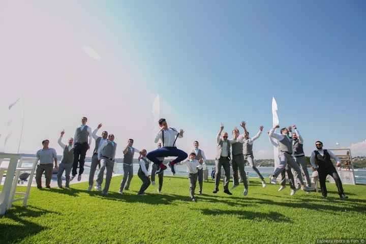 ¿Más amigos o familia en la boda?
