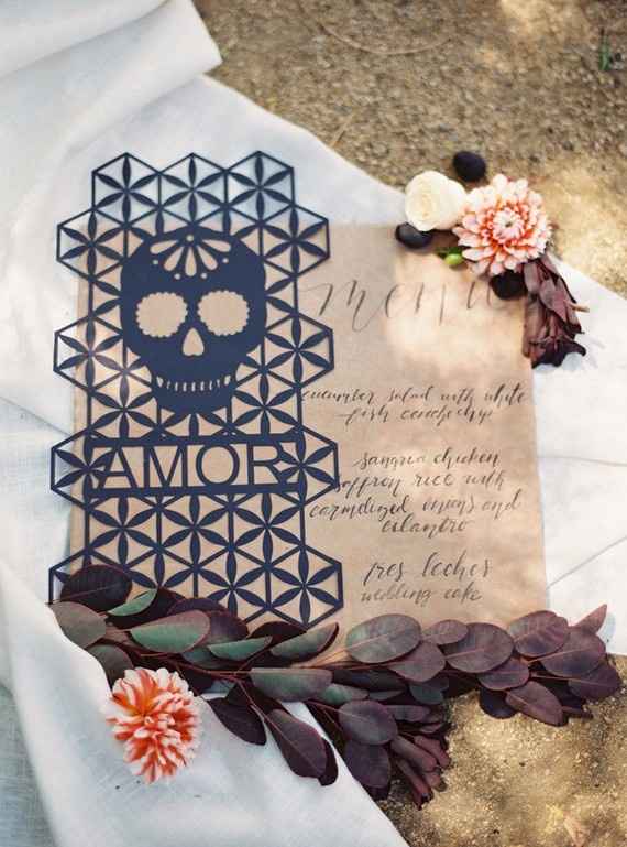 6 invitaciones de boda inspiradas en el día de muertos ¿te atreverías?