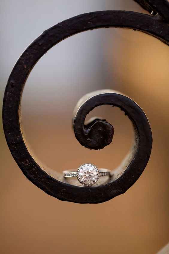 9 ideas para tomarle fotos a tu anillo ¡escoge tu favorita!