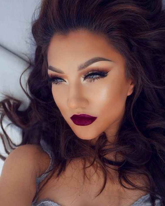 A. Maquillaje: ¿sutil o dramático?