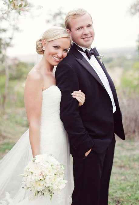 C) Su look de novios se parece a...
