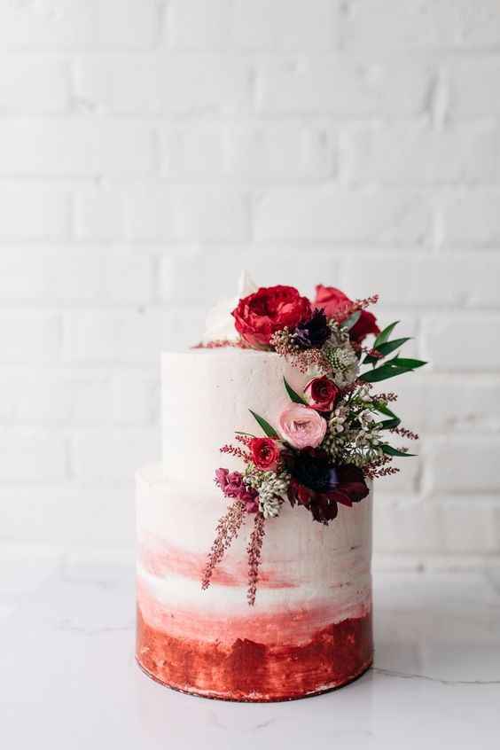 A) Su pastel de bodas se parece a...