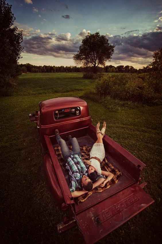 A)  Un road trip, visitando varios lugares que nos gustan.