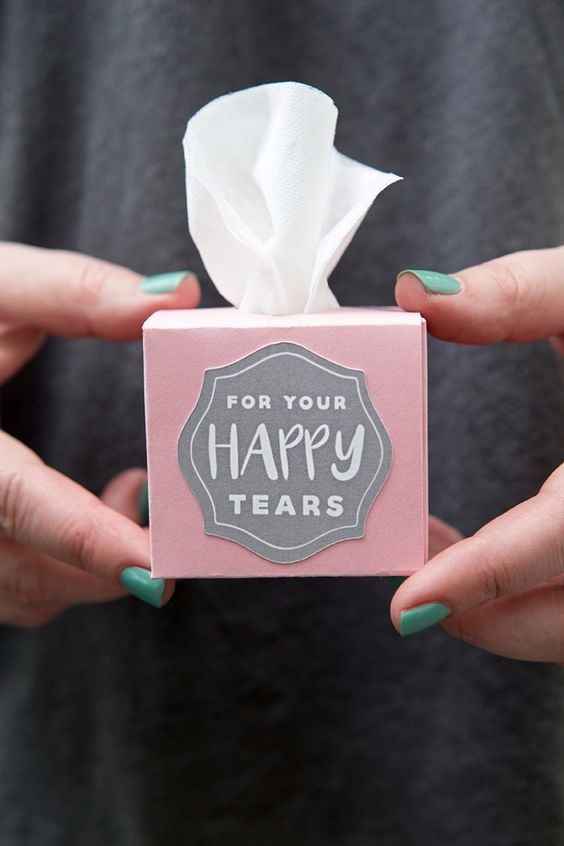Cajita para los pañuelos de lágrimas de la felicidad.