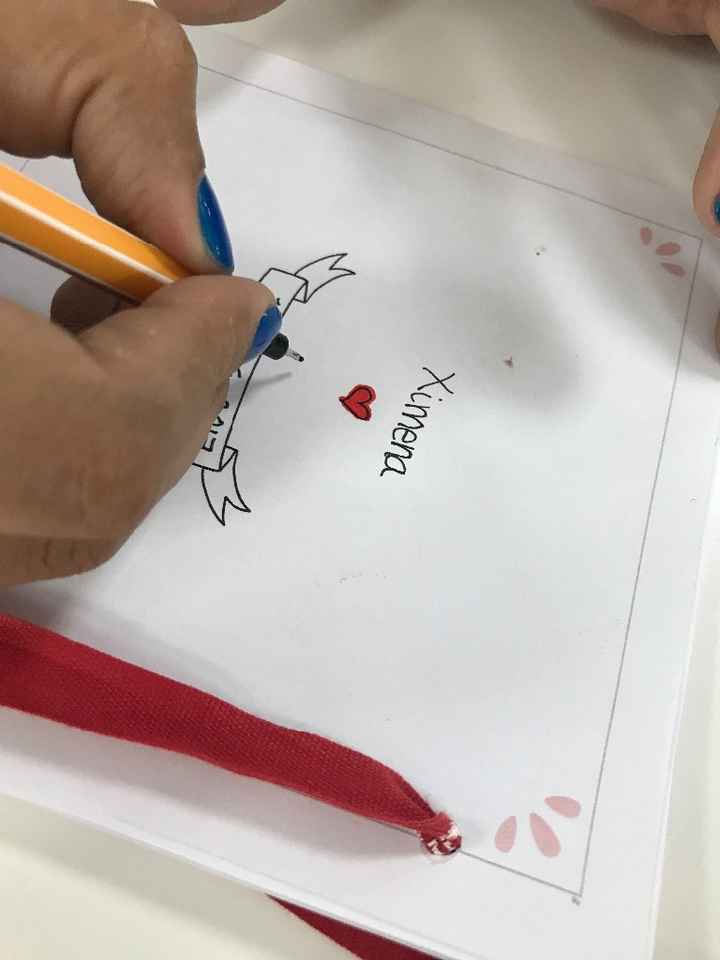 Escribe los nombres y fecha de boda