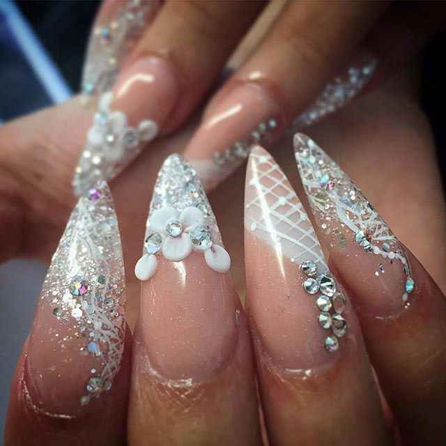 Esas uñas... ¡no me las pongo!