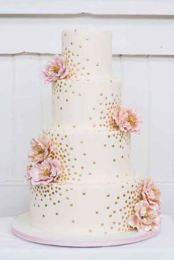 5- Pastel con flores rosas