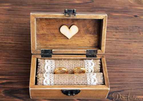 ¿Qué caja porta anillos va contigo?