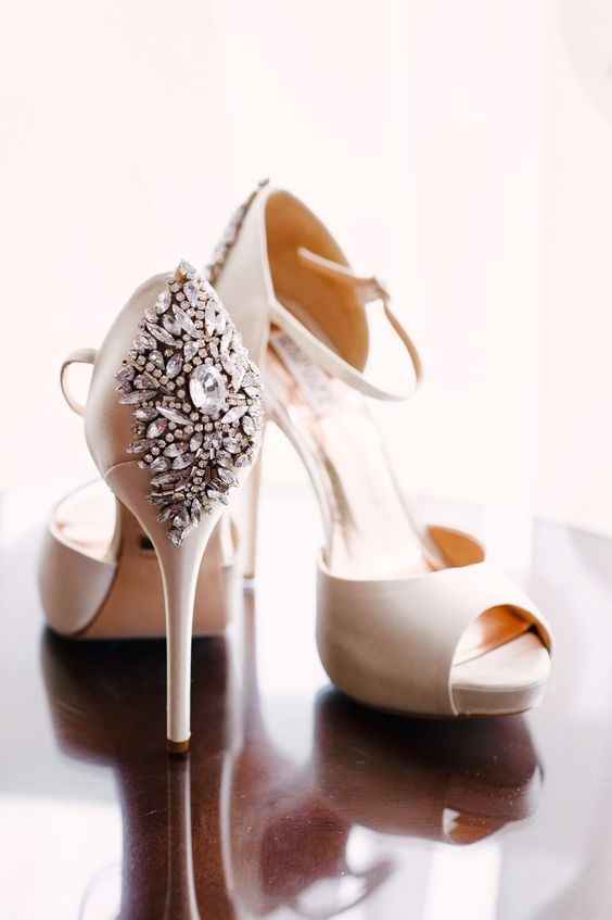 >> Total White