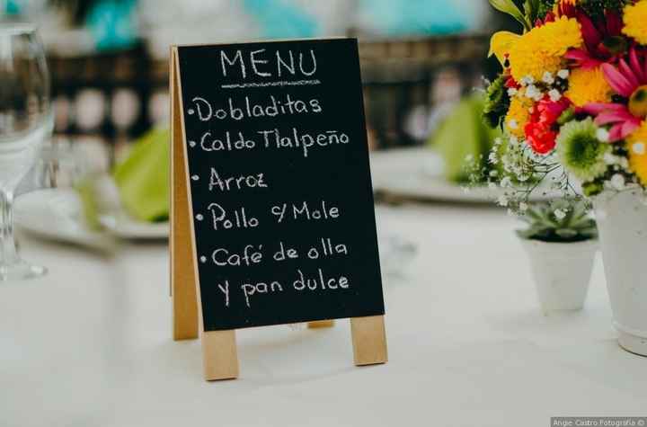 ¿Ustedes darán carne, pollo o pescado? 