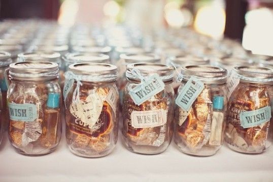 Tarros con chocolates y dulces