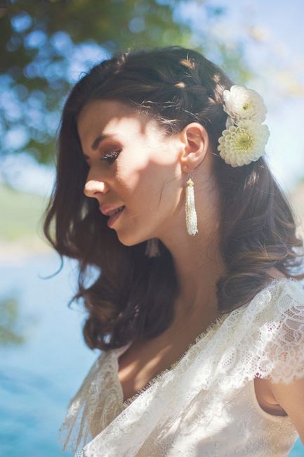 5 peinados con flores ¿cual te gusta más?