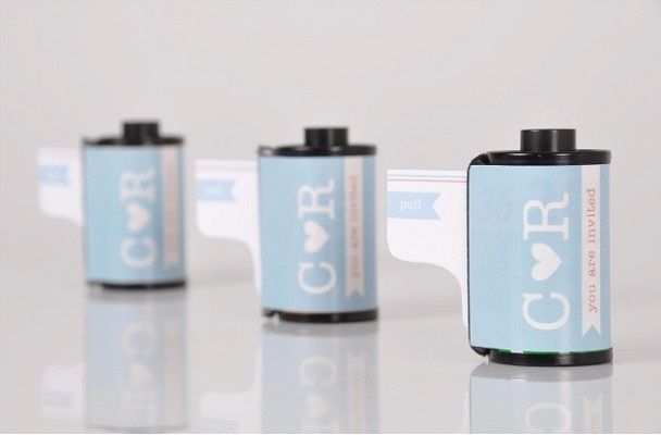 8 invitaciones con rollos de cámara ¿con cuál te quedas?