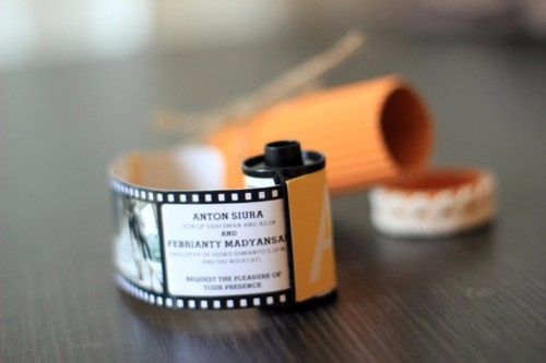 8 invitaciones con rollos de cámara ¿con cuál te quedas?