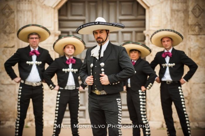 Bestmen vestidos de charro  ¿sí o no?