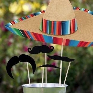 Props mexicanos para las fotos de boda ¿te gustaría?