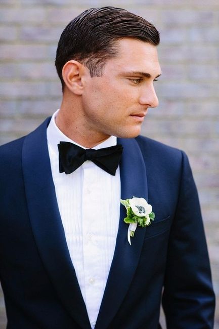 9 Boutonnieres para novios con traje azul