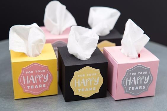 Cajita para los pañuelos de lágrimas de la felicidad.