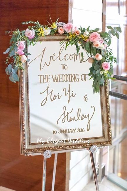 8 letreros con espejos para la entrada a la recepción