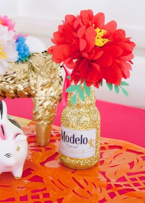Centros de mesa con botellas mexicanas