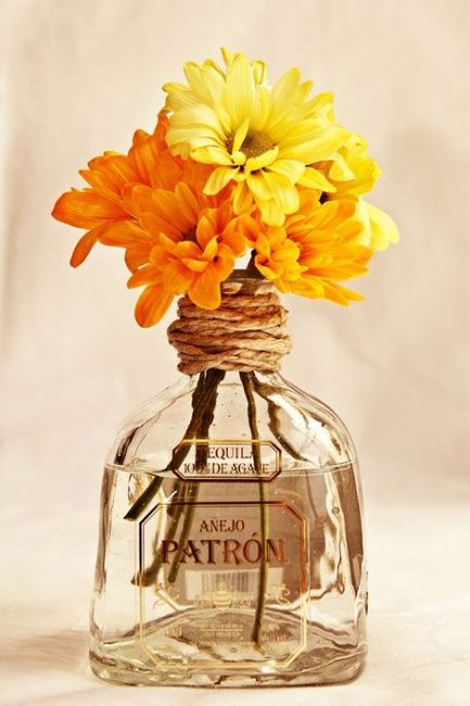 Centros de mesa con botellas mexicanas