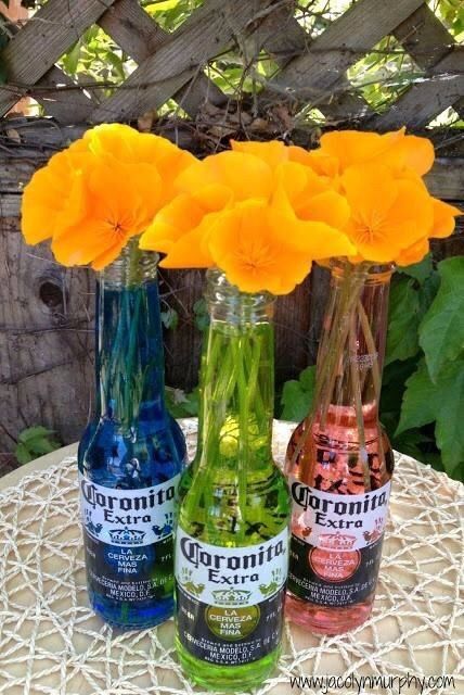 Centros de mesa con botellas mexicanas