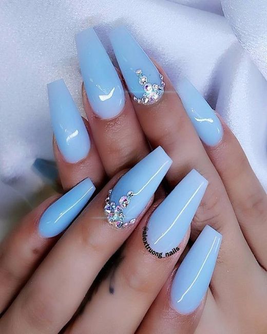 Uñas algo azul ¡vota por tu favorita!