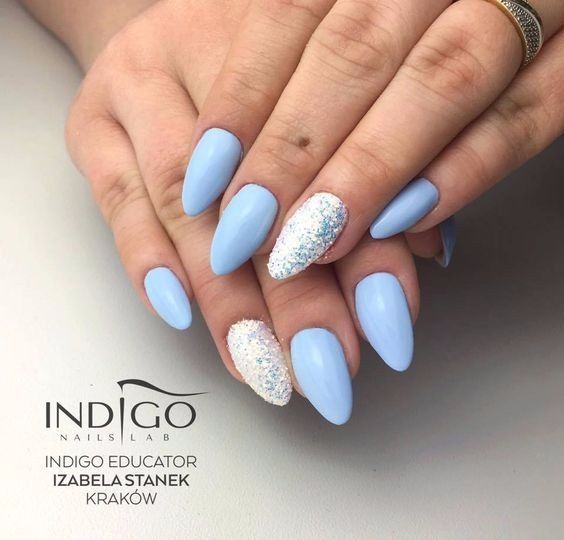 Uñas algo azul ¡vota por tu favorita!