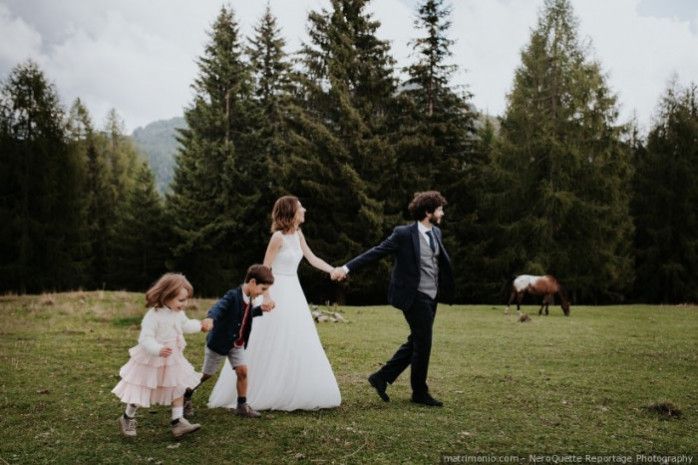 C) Crea tu álbum de fotos de boda, los niños
