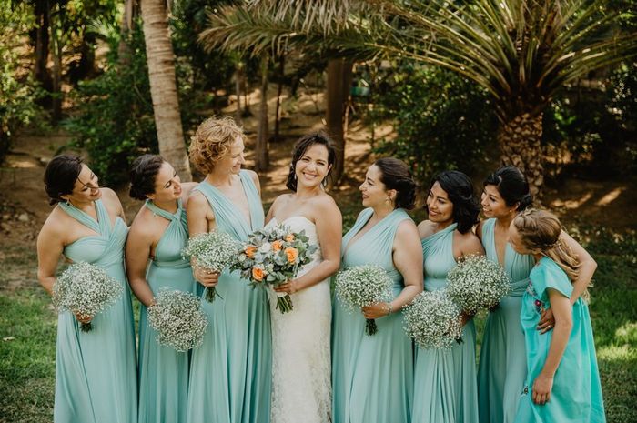 C) Crea tu álbum de fotos de boda, las damas de honor 