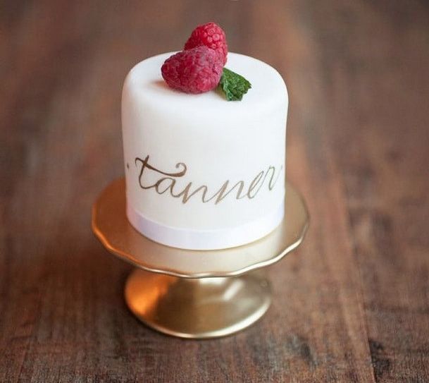 6) 7 mini pasteles para la mesa dulce