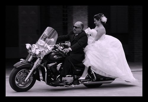 ¿Qué novia de la Comunidad llegará en moto?