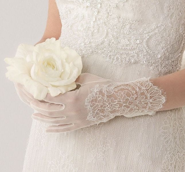 2) guantes novia
