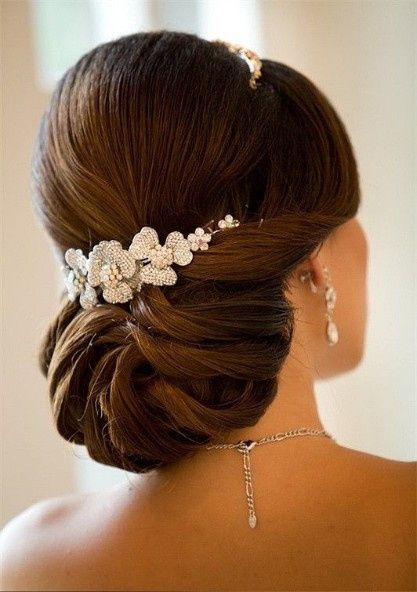 Peinados para las novias de pelo largo 10