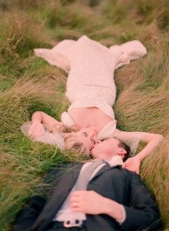 Fotos de novios en el suelo 3