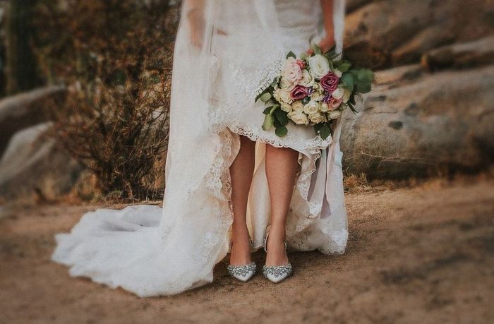 Foto de la novia con sus zapatos 4