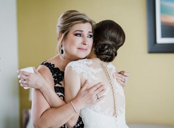 ¿Quién te va a regalar el abrazo más emotivo en la boda? 3