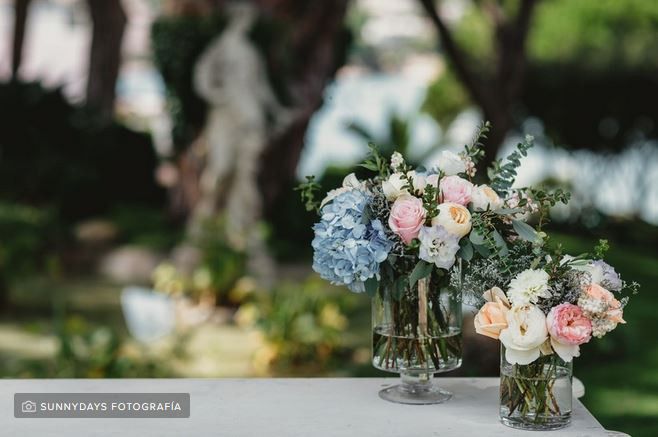 Flores + cristal = hermosos centros de mesa 2