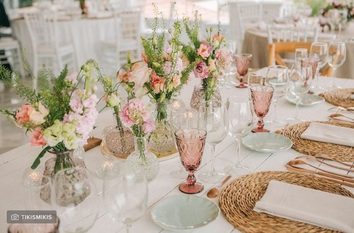 4 centros de mesa con mucho color 3