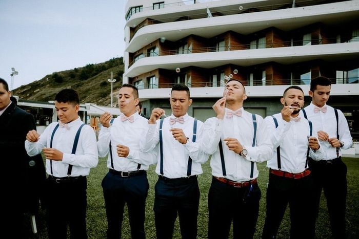 8 fotos con los amigos del novio 6