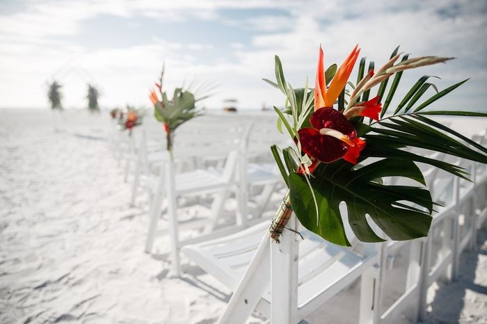 4 ideas para decorar las sillas de una ceremonia en la playa - 2