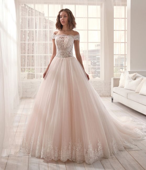 ¿Te casarías con un vestido de novia en color rosa? 🎗️ 1