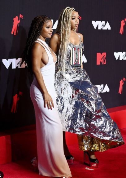 Los vestidos (¿para invitadas?) en los MTV VMAS 2021 11