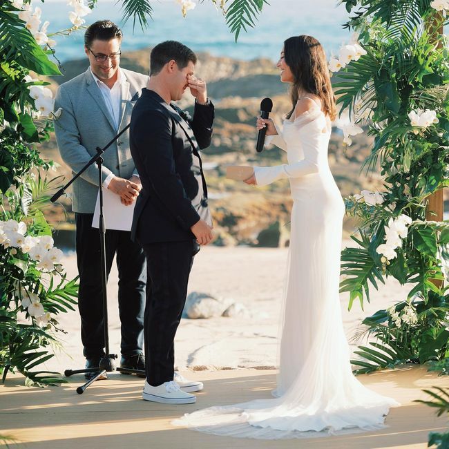 La boda con detalles mexicanos, muy íntima y súper romántica de Adam Devine y Chloe Bridges 🥰️ 8